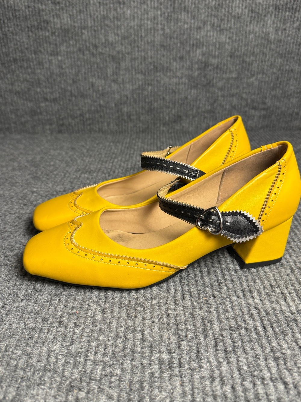 Women’s Yellow Mary Jane Brogue Block Heel Pumps Retro Style Size 40/9 - Picture 3 of 9